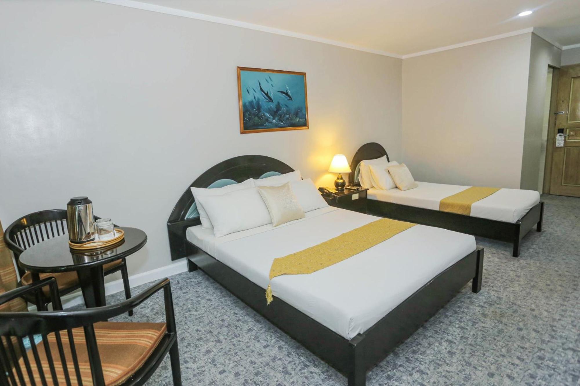 Holiday Plaza Hotel - Cebu Екстериор снимка