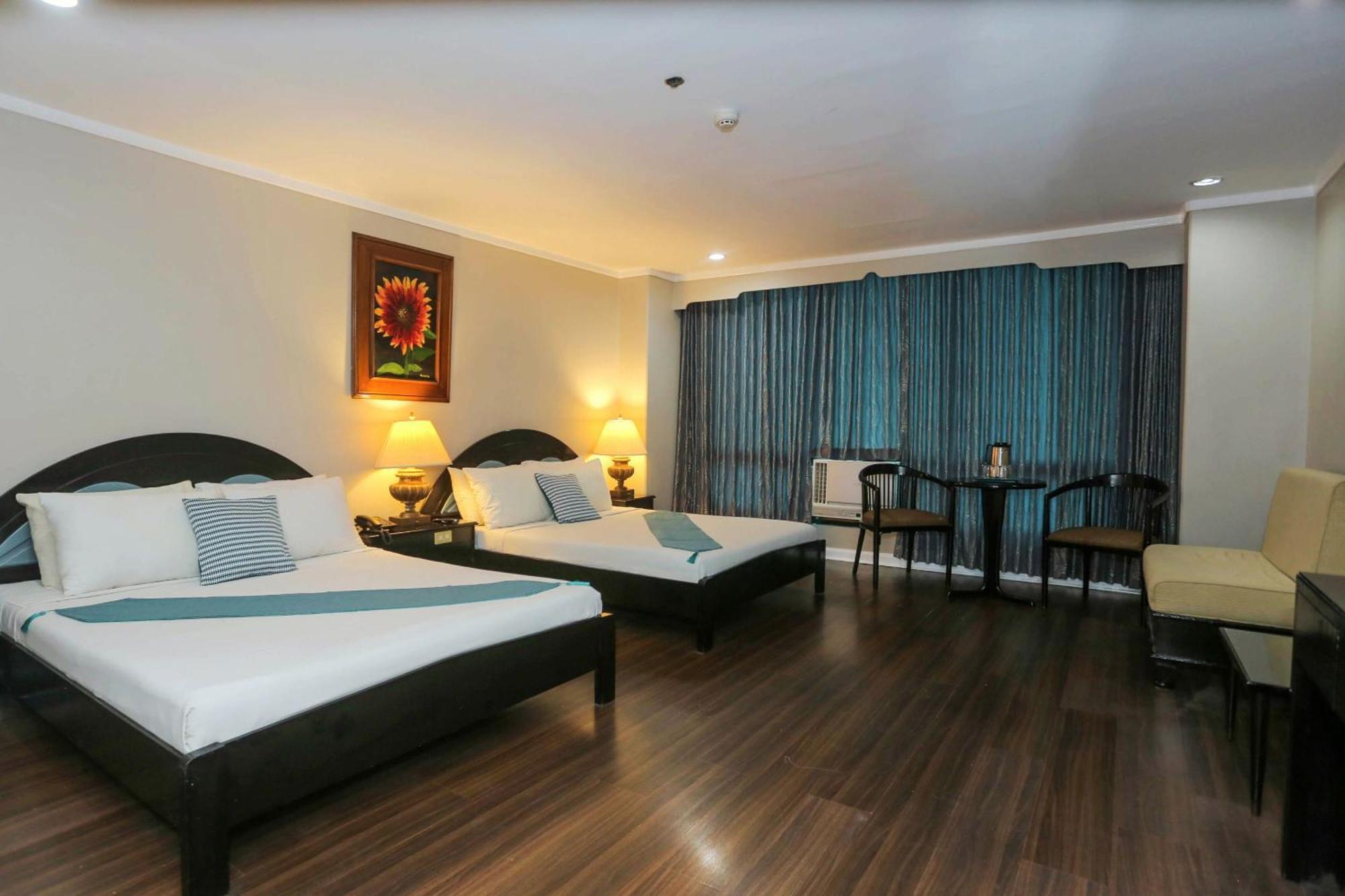 Holiday Plaza Hotel - Cebu Екстериор снимка