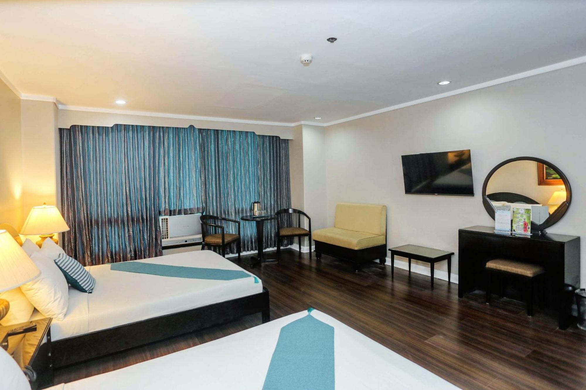 Holiday Plaza Hotel - Cebu Екстериор снимка