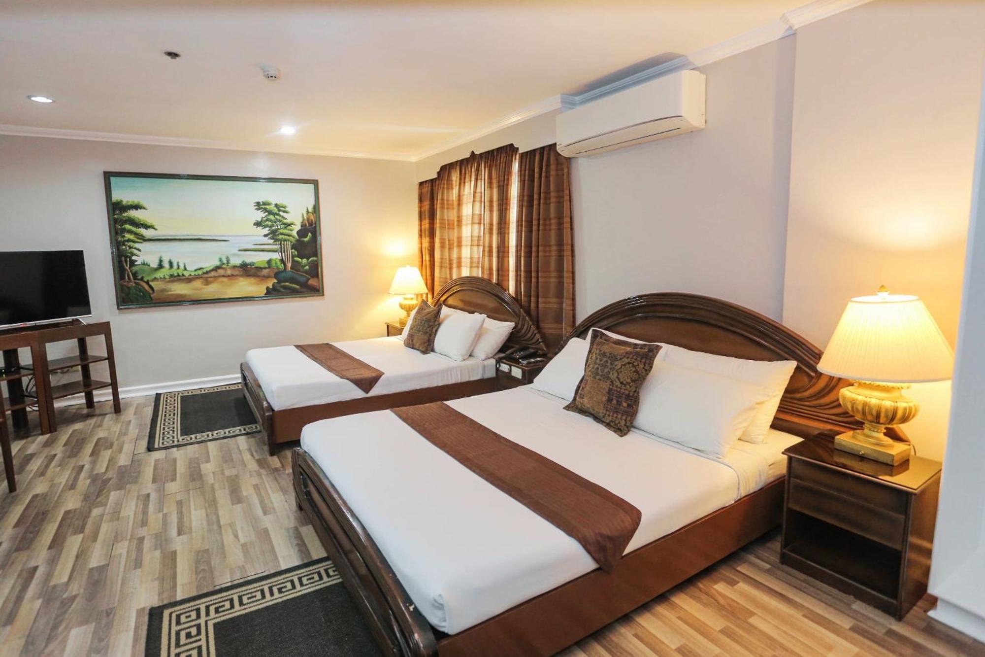 Holiday Plaza Hotel - Cebu Екстериор снимка