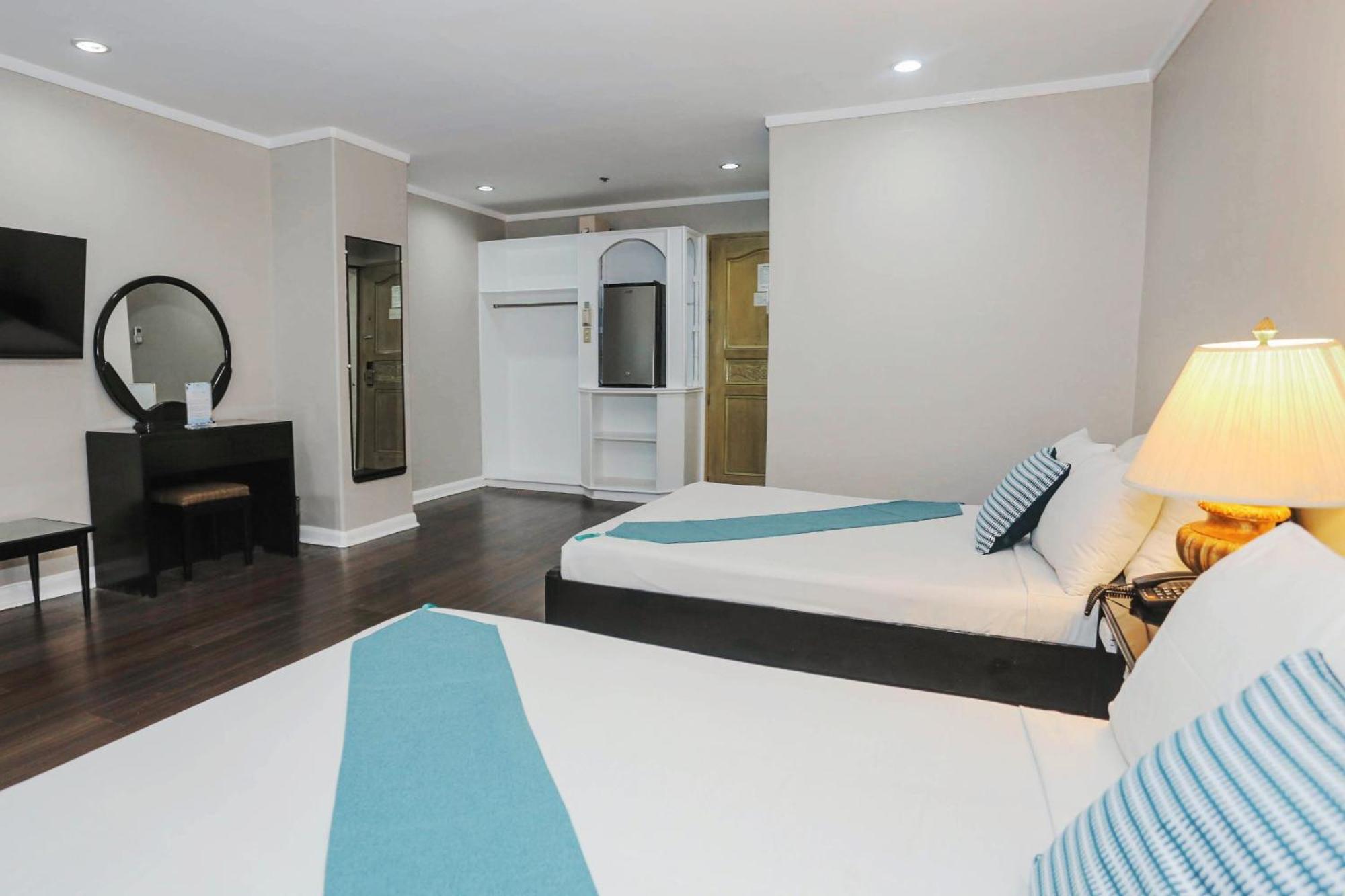 Holiday Plaza Hotel - Cebu Екстериор снимка
