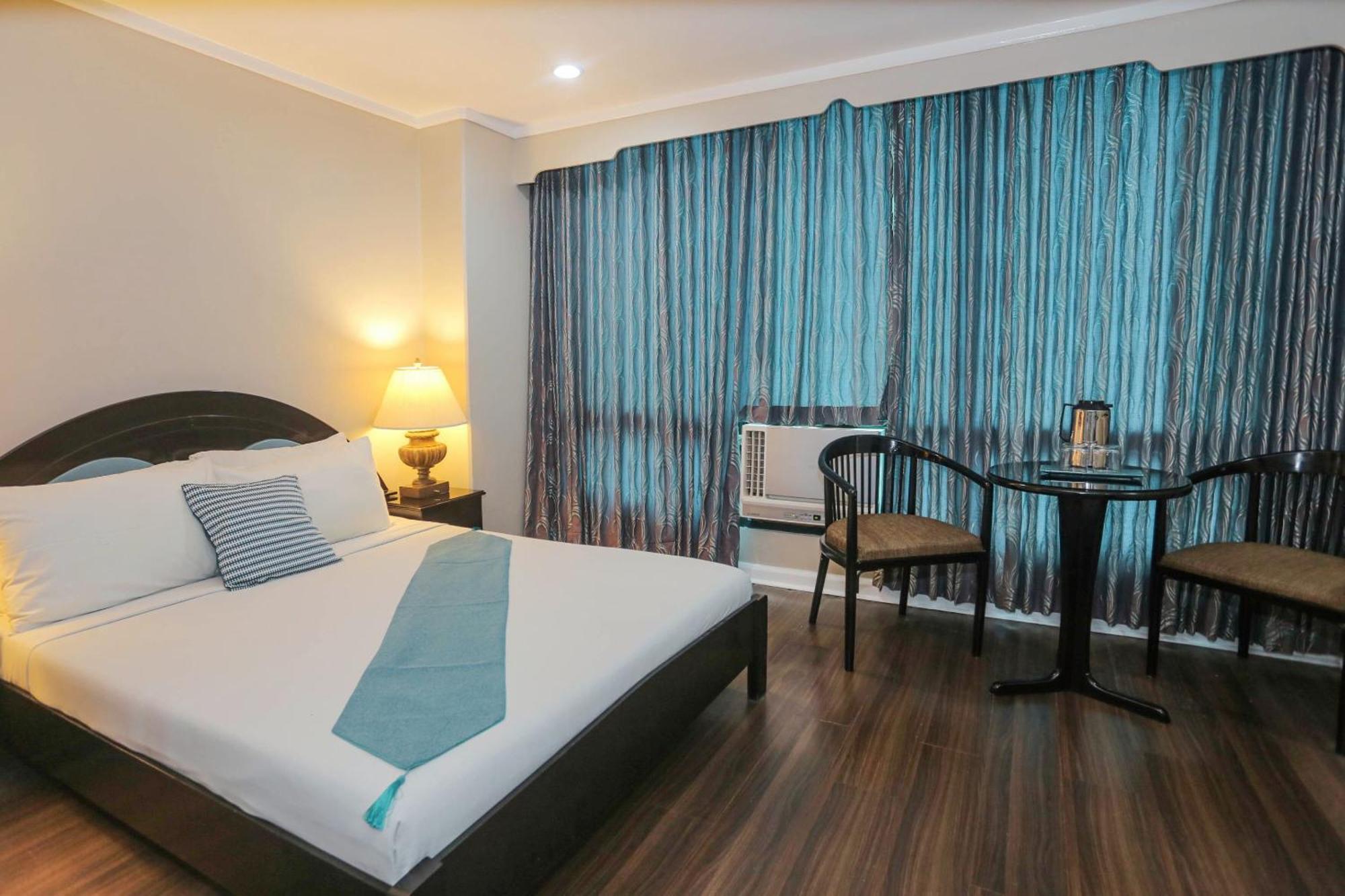Holiday Plaza Hotel - Cebu Екстериор снимка