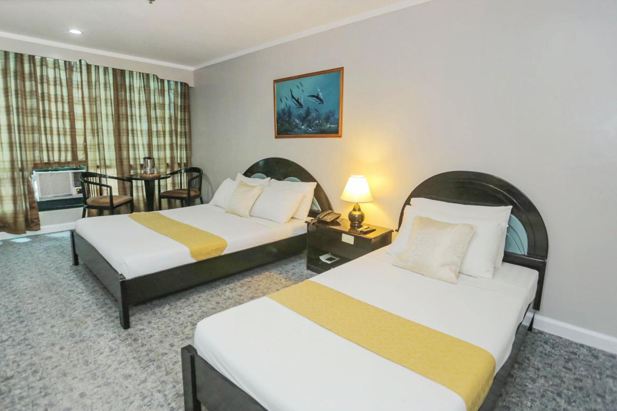 Holiday Plaza Hotel - Cebu Екстериор снимка