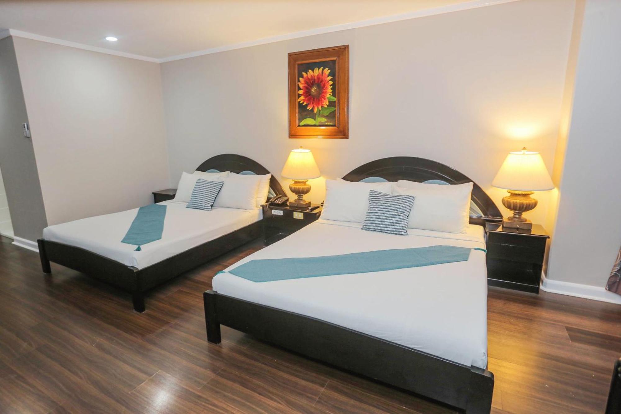 Holiday Plaza Hotel - Cebu Екстериор снимка