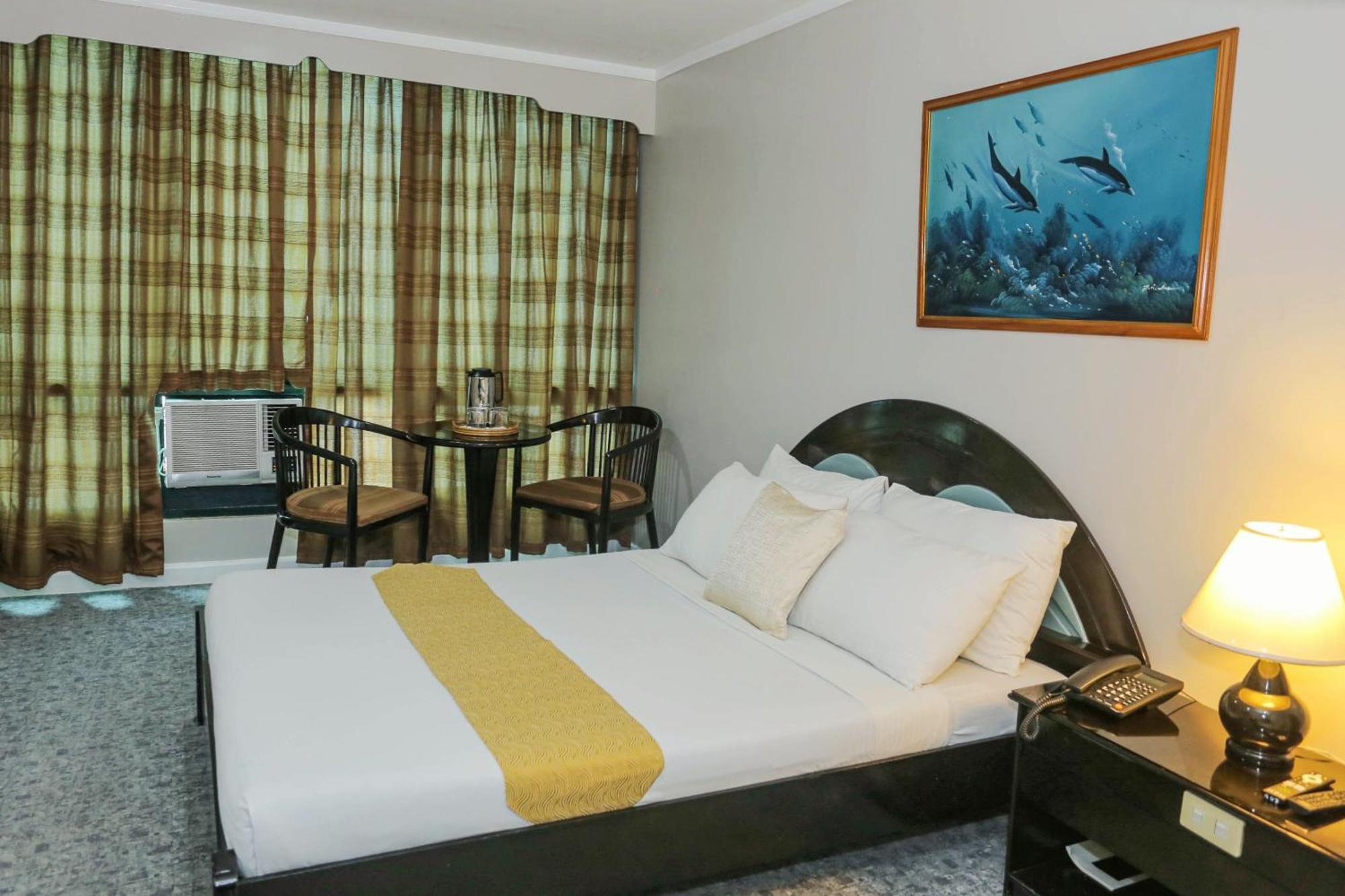 Holiday Plaza Hotel - Cebu Екстериор снимка