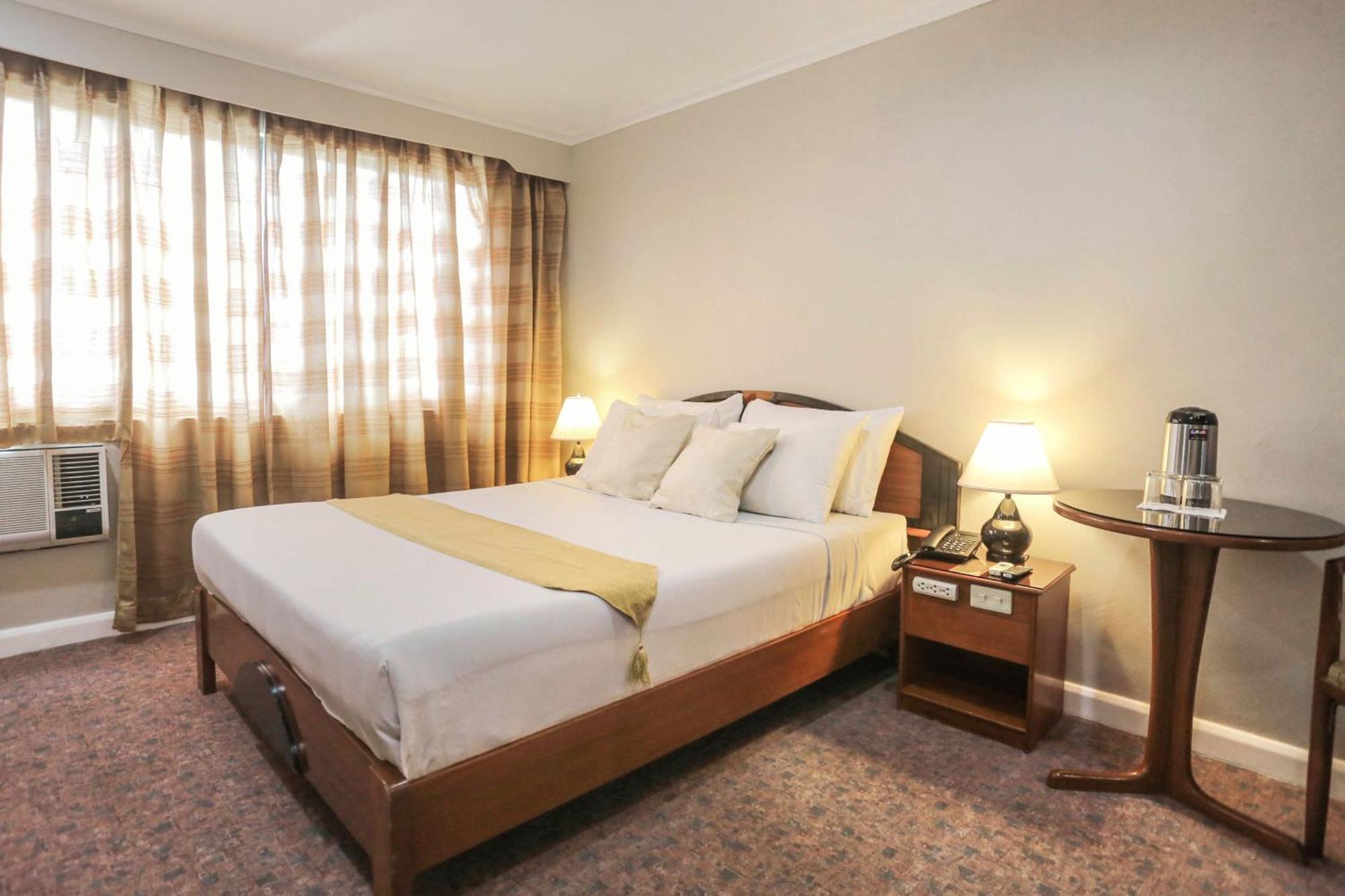 Holiday Plaza Hotel - Cebu Екстериор снимка