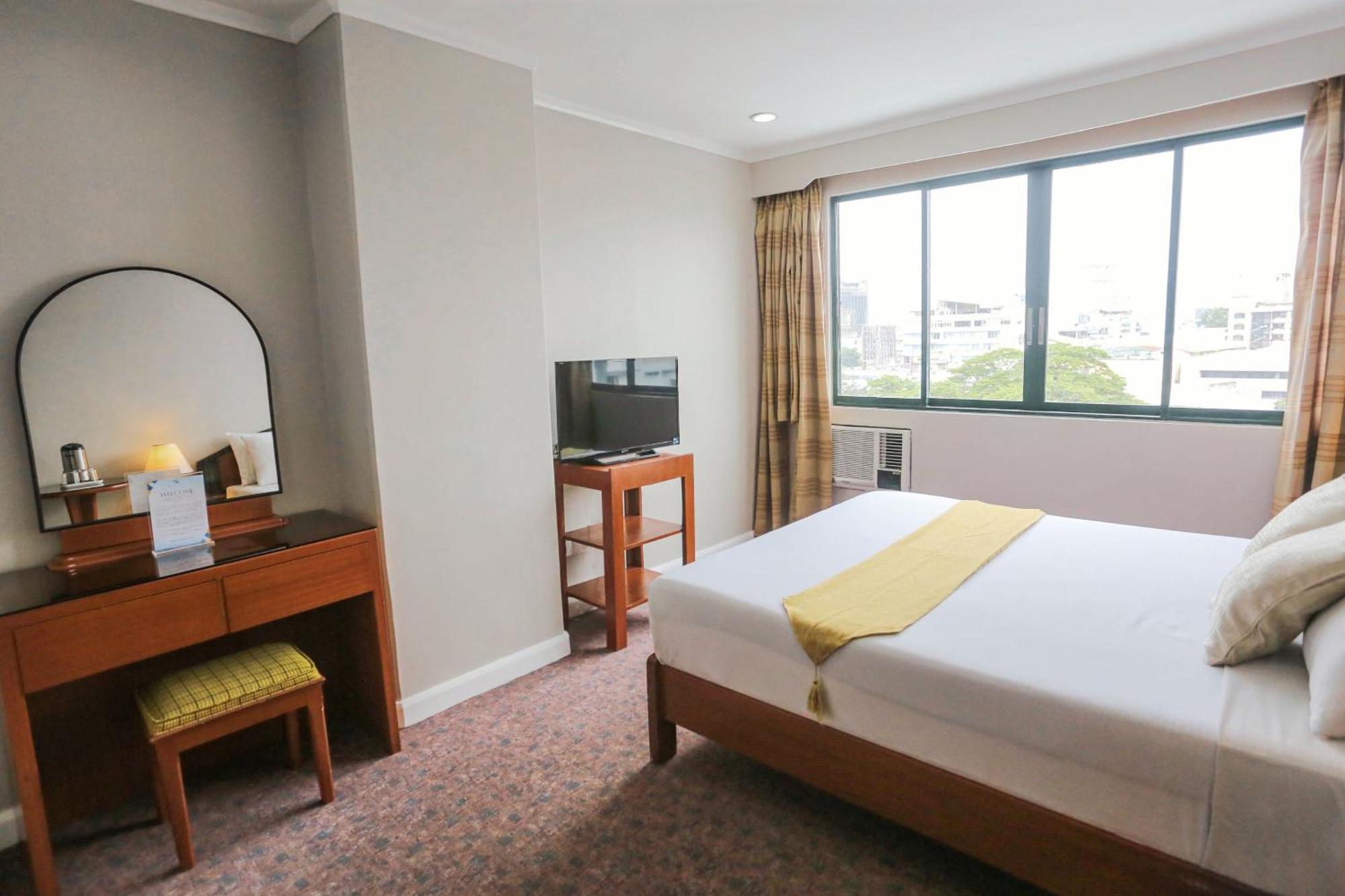 Holiday Plaza Hotel - Cebu Екстериор снимка