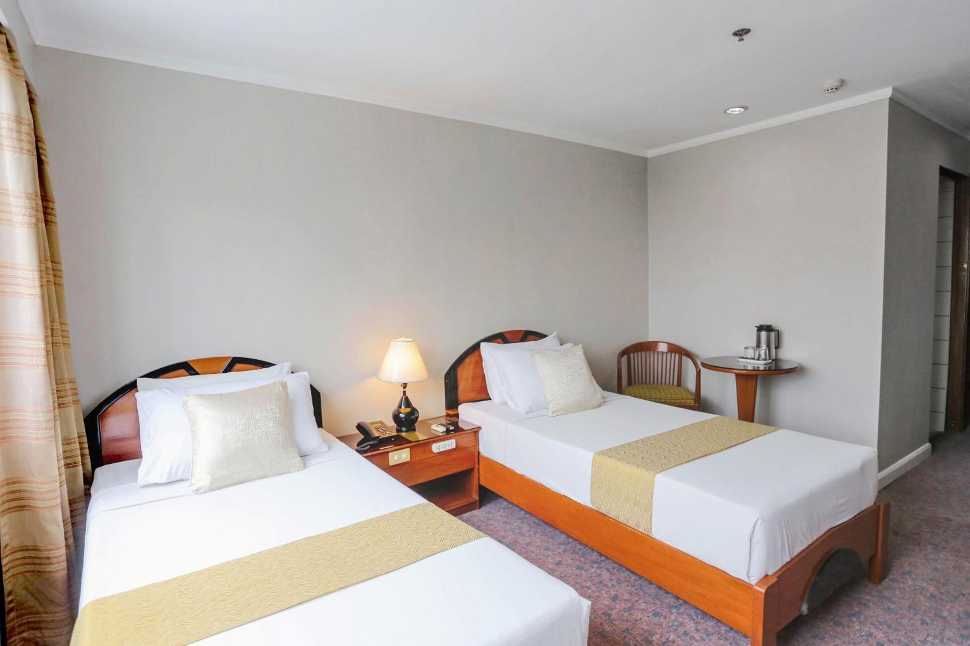 Holiday Plaza Hotel - Cebu Екстериор снимка