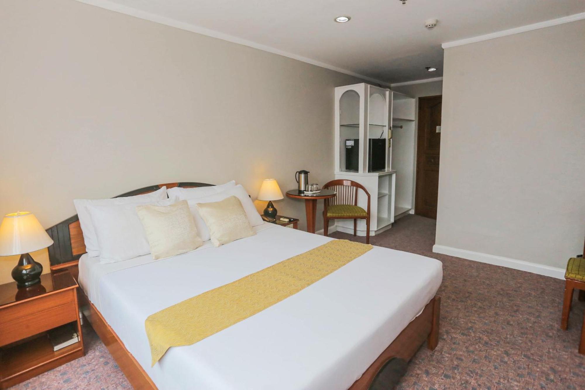 Holiday Plaza Hotel - Cebu Екстериор снимка