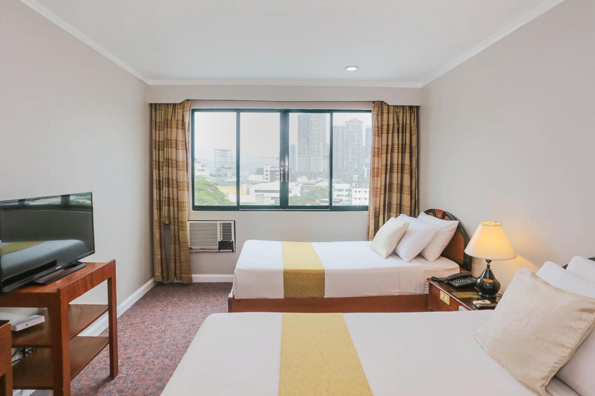 Holiday Plaza Hotel - Cebu Екстериор снимка