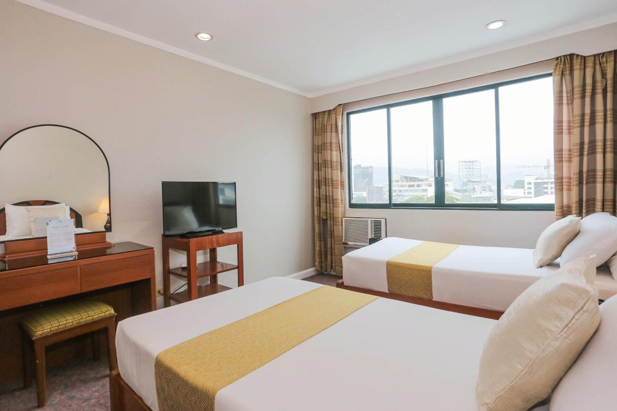 Holiday Plaza Hotel - Cebu Екстериор снимка