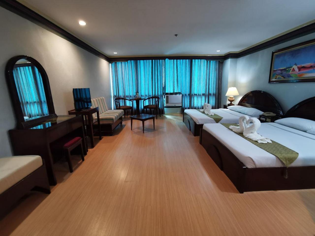 Holiday Plaza Hotel - Cebu Екстериор снимка