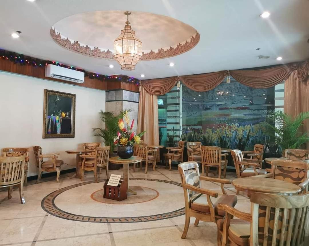 Holiday Plaza Hotel - Cebu Екстериор снимка
