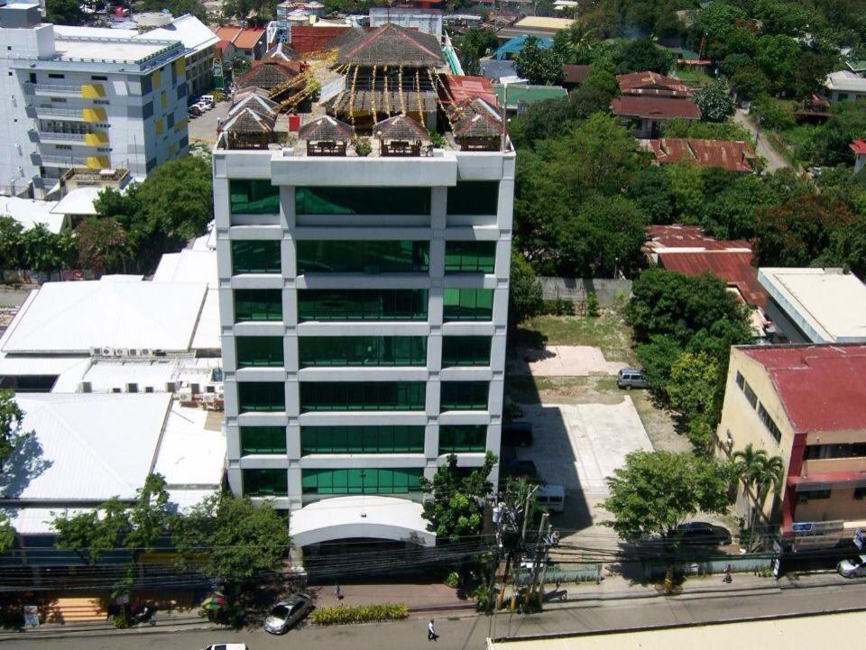 Holiday Plaza Hotel - Cebu Екстериор снимка