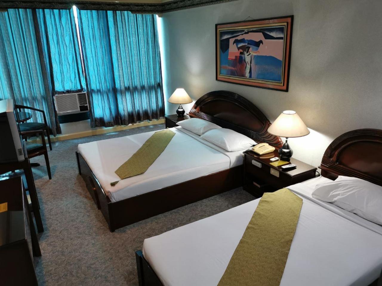 Holiday Plaza Hotel - Cebu Екстериор снимка