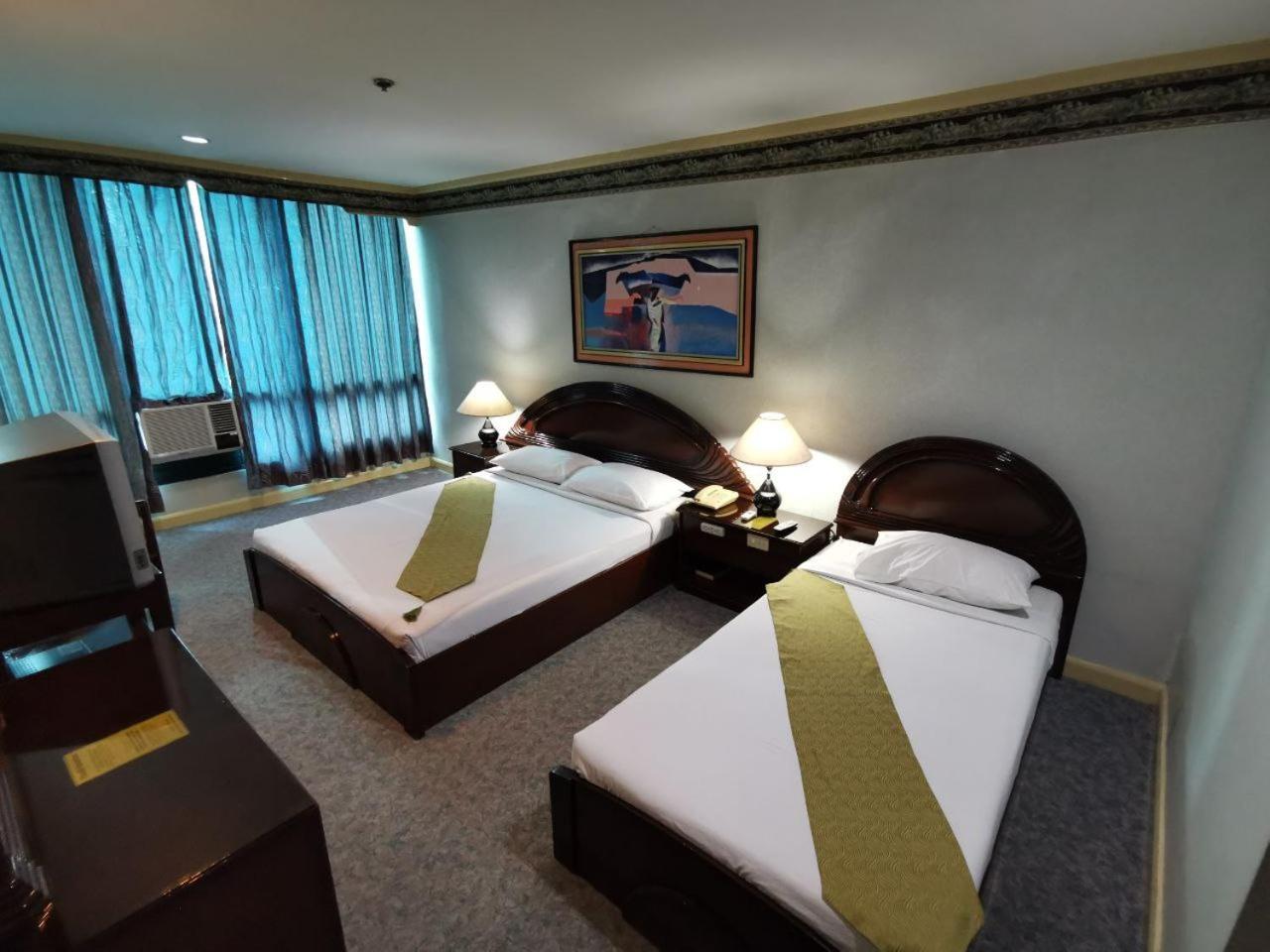 Holiday Plaza Hotel - Cebu Екстериор снимка